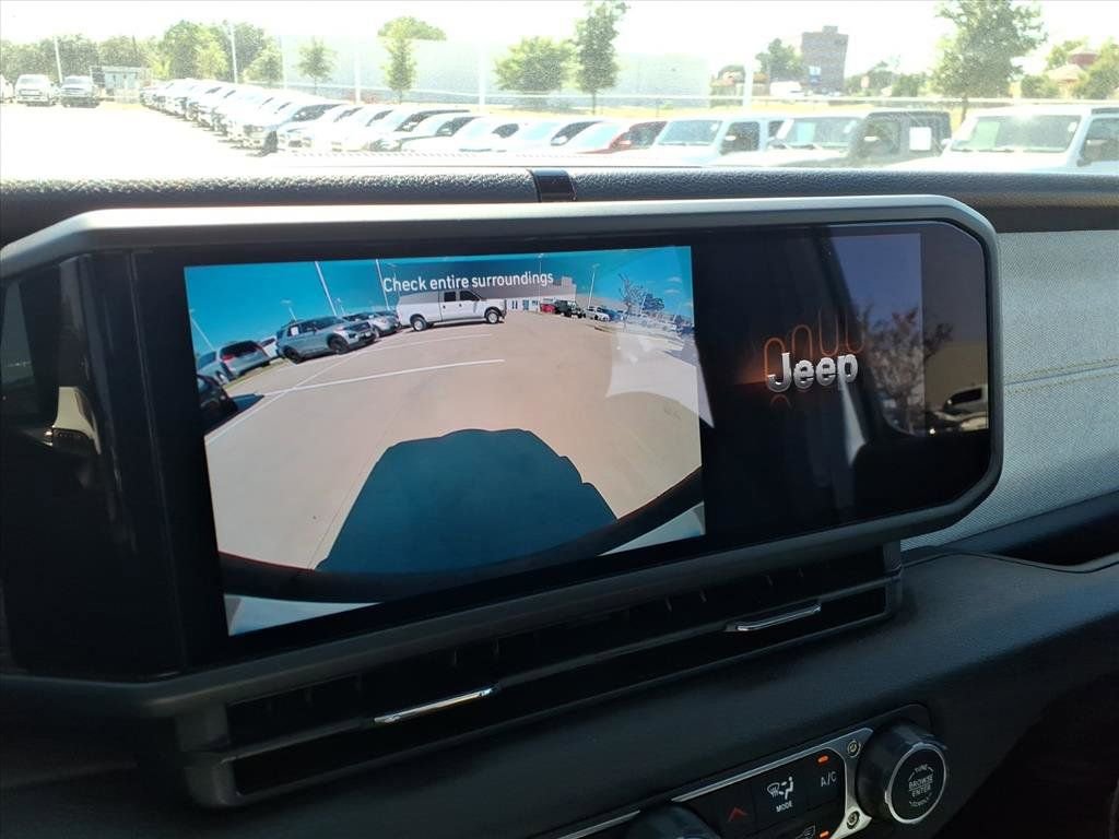 Used 2025 Jeep Wrangler Sport image 21