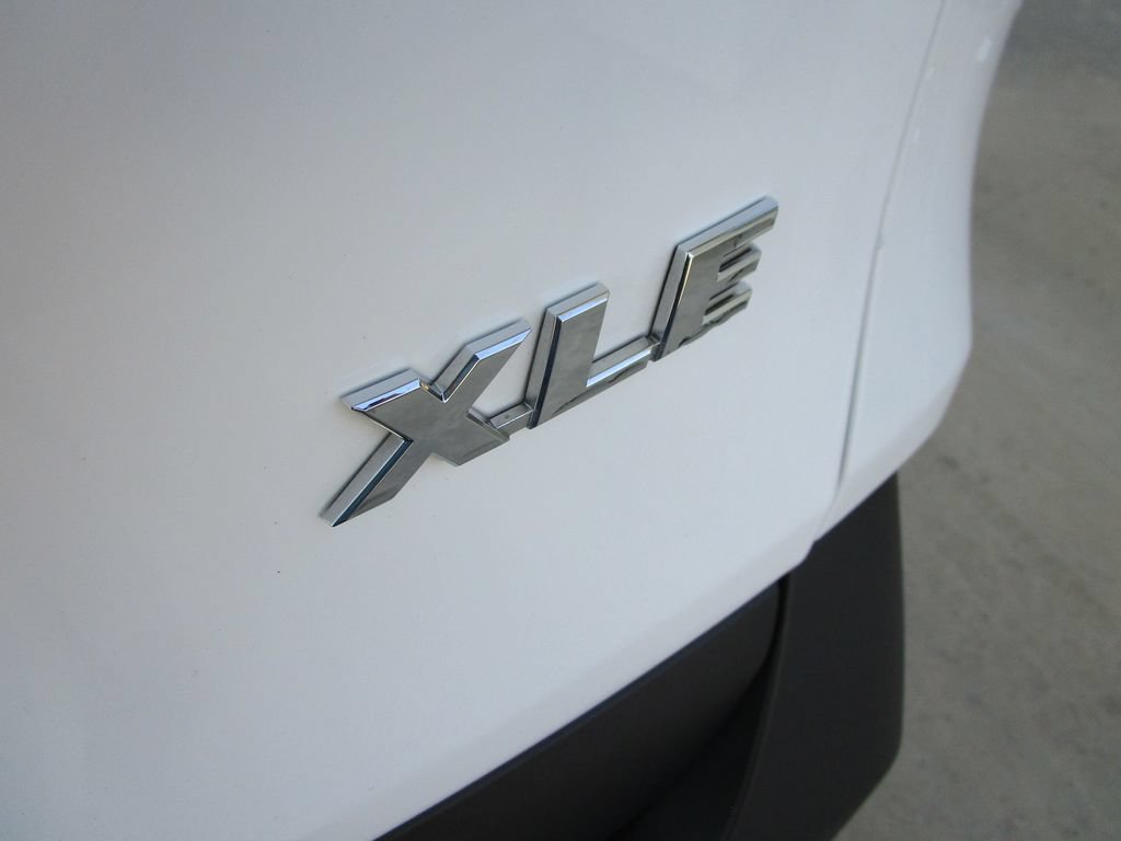 Used 2025 Toyota RAV4 XLE FWD image 14