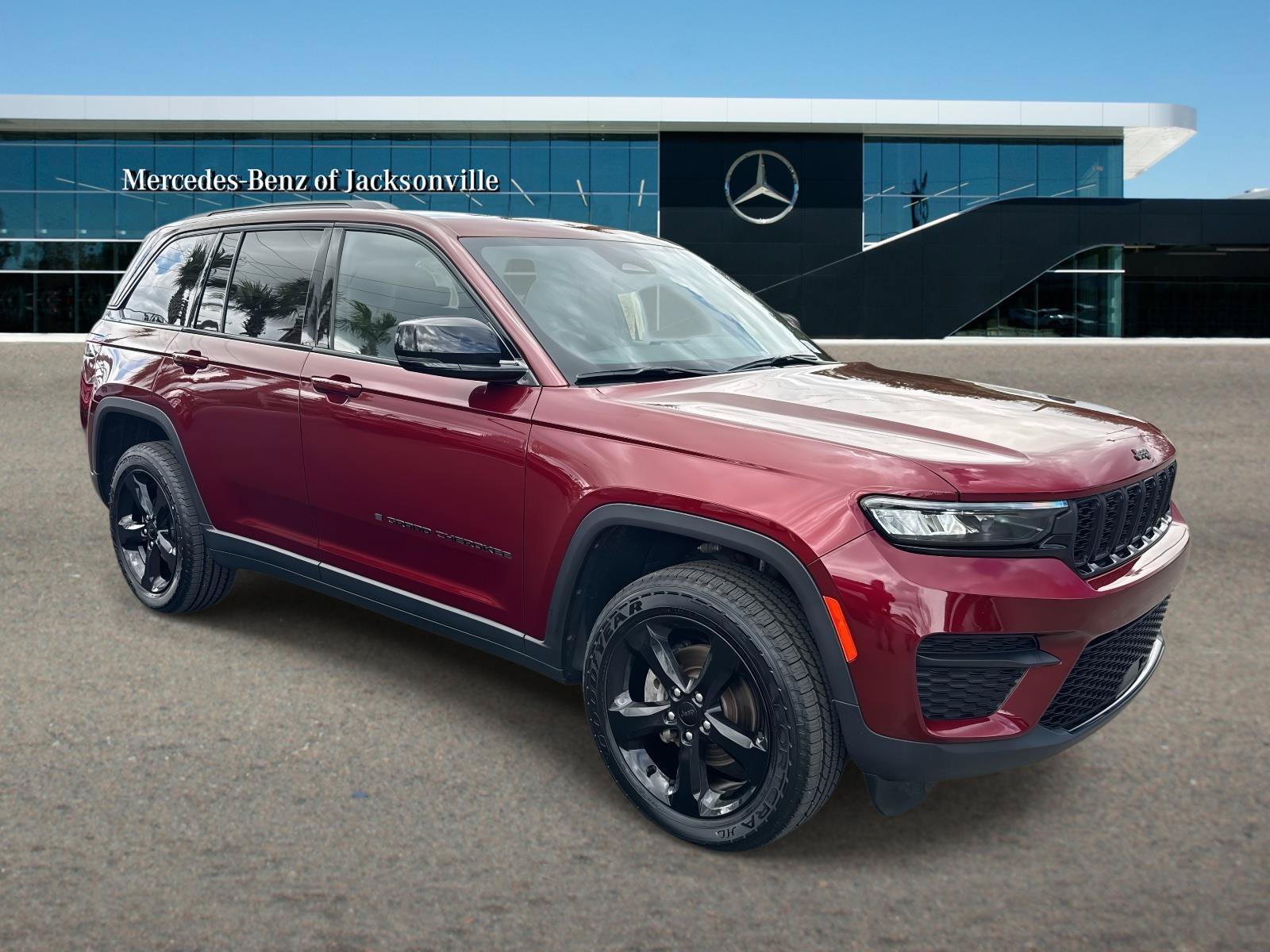 Used 2023 Jeep Grand Cherokee Altitude AWD/4WD image 1