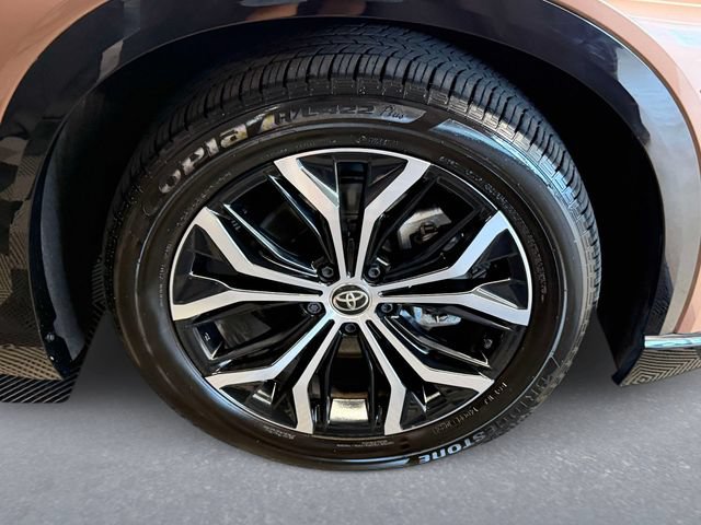 Used 2025 Toyota Crown Signia AWD/4WD image 7