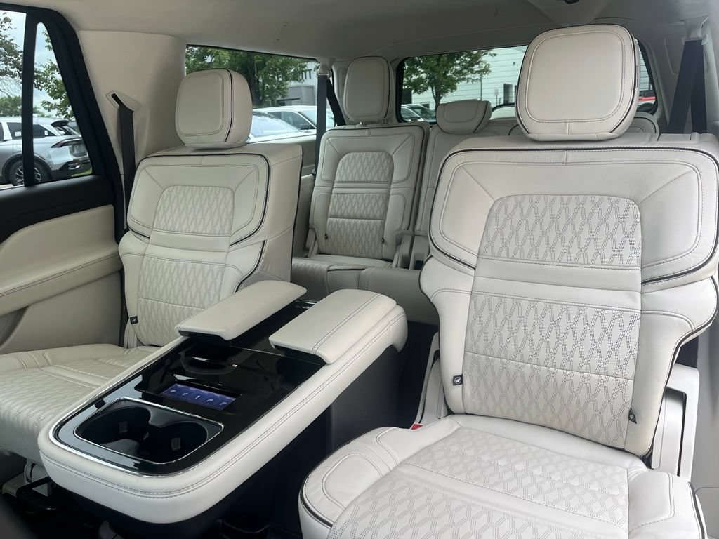 Used 2022 Lincoln Navigator L Black Label AWD/4WD image 14
