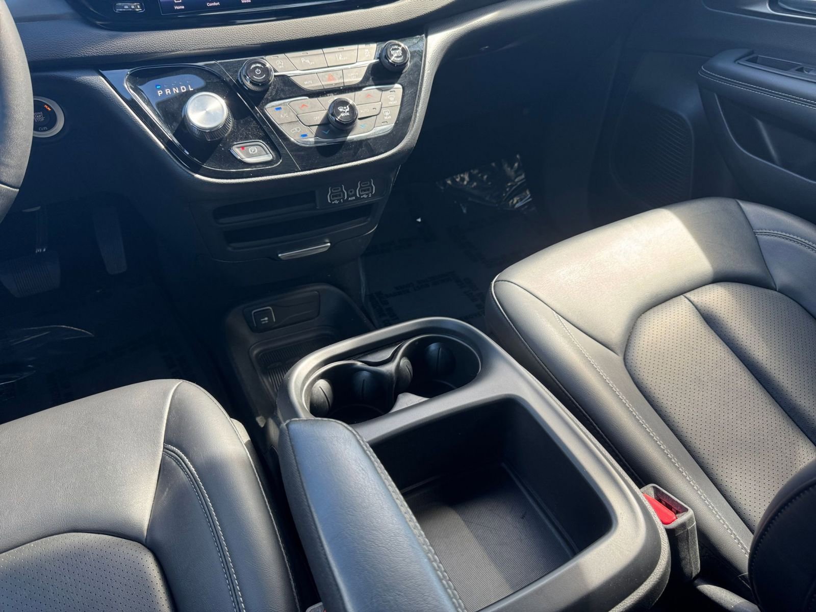 Used 2025 Chrysler Pacifica Select image 43