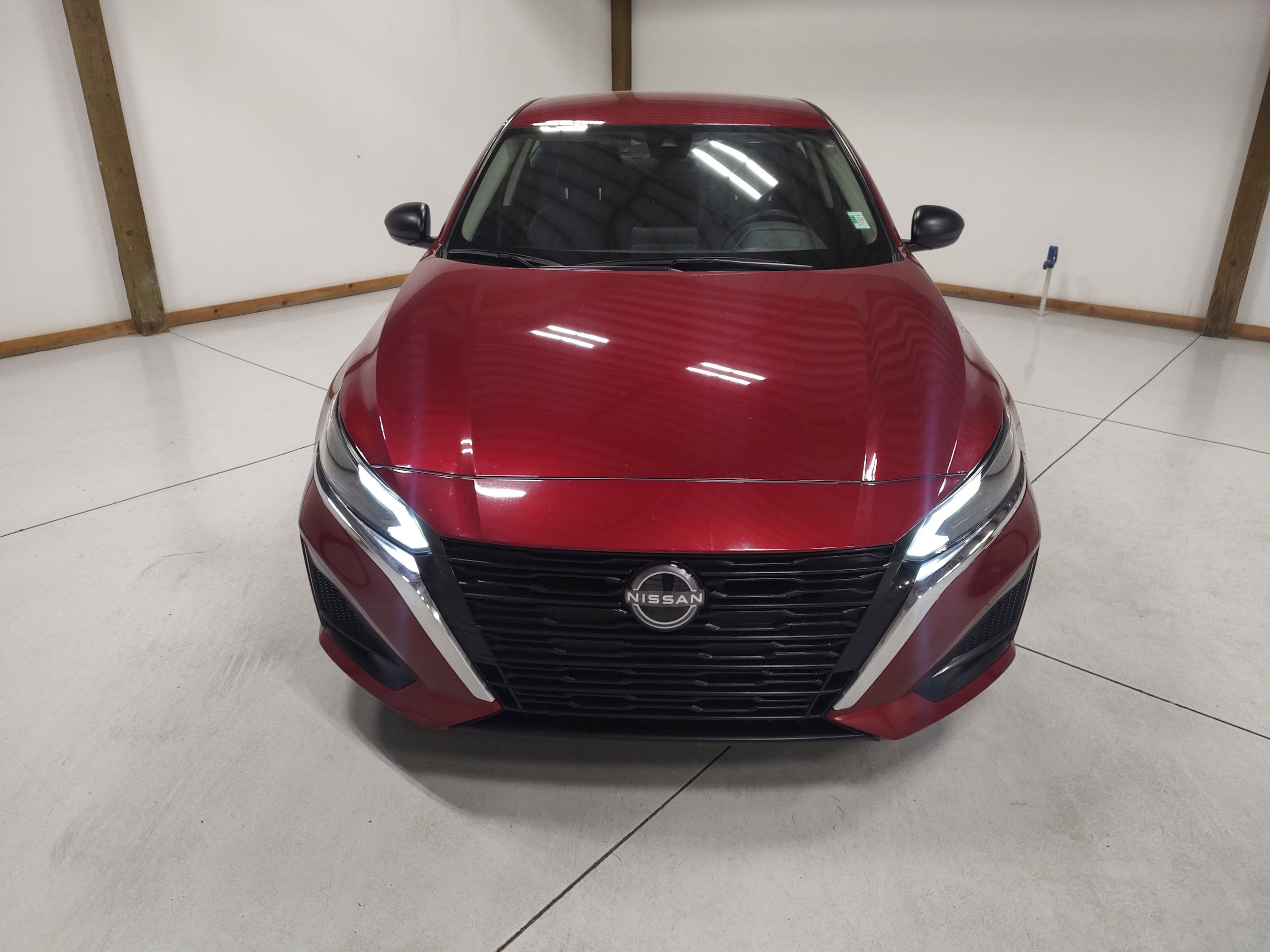 Used 2024 Nissan Altima 2.5 SV FWD image 3
