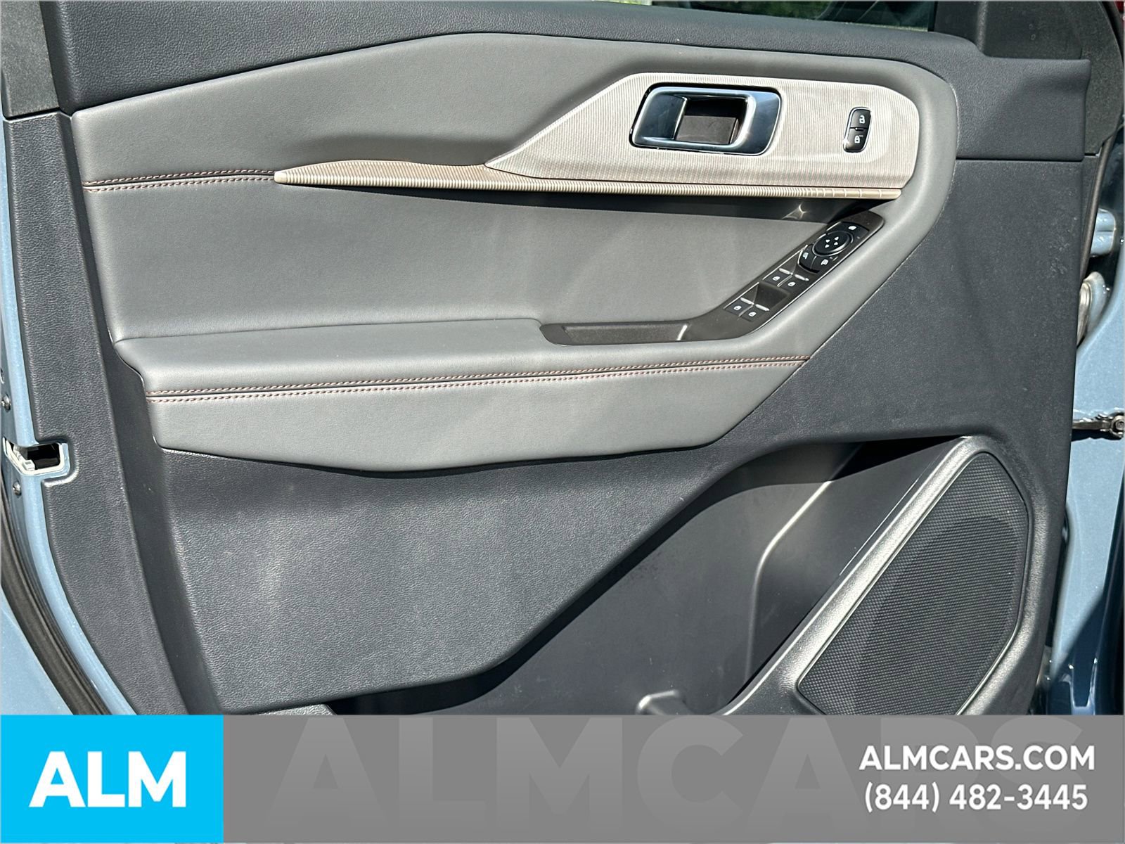 Used 2025 Ford Explorer Active AWD/4WD image 11