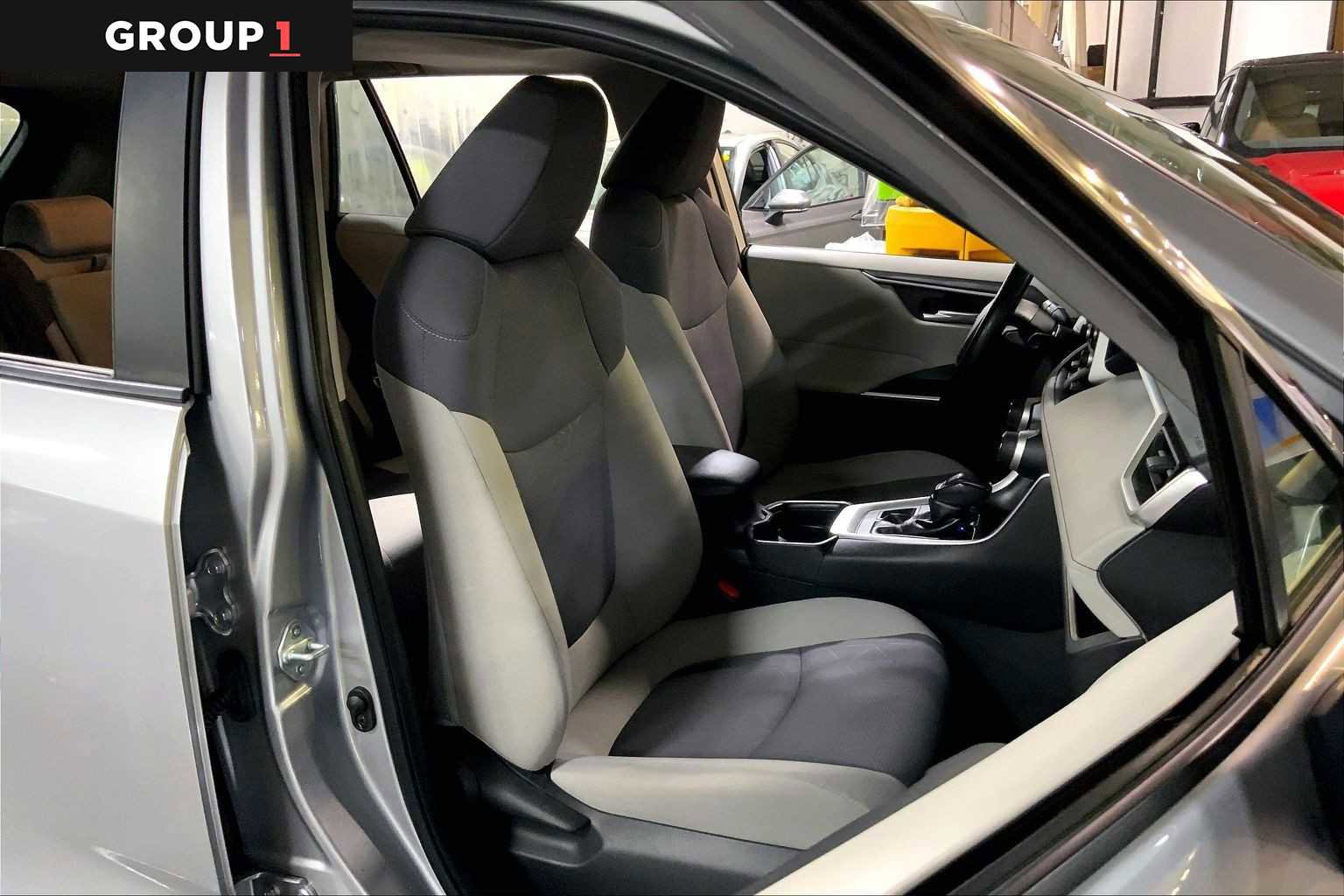 Used 2019 Toyota RAV4 XLE image 8