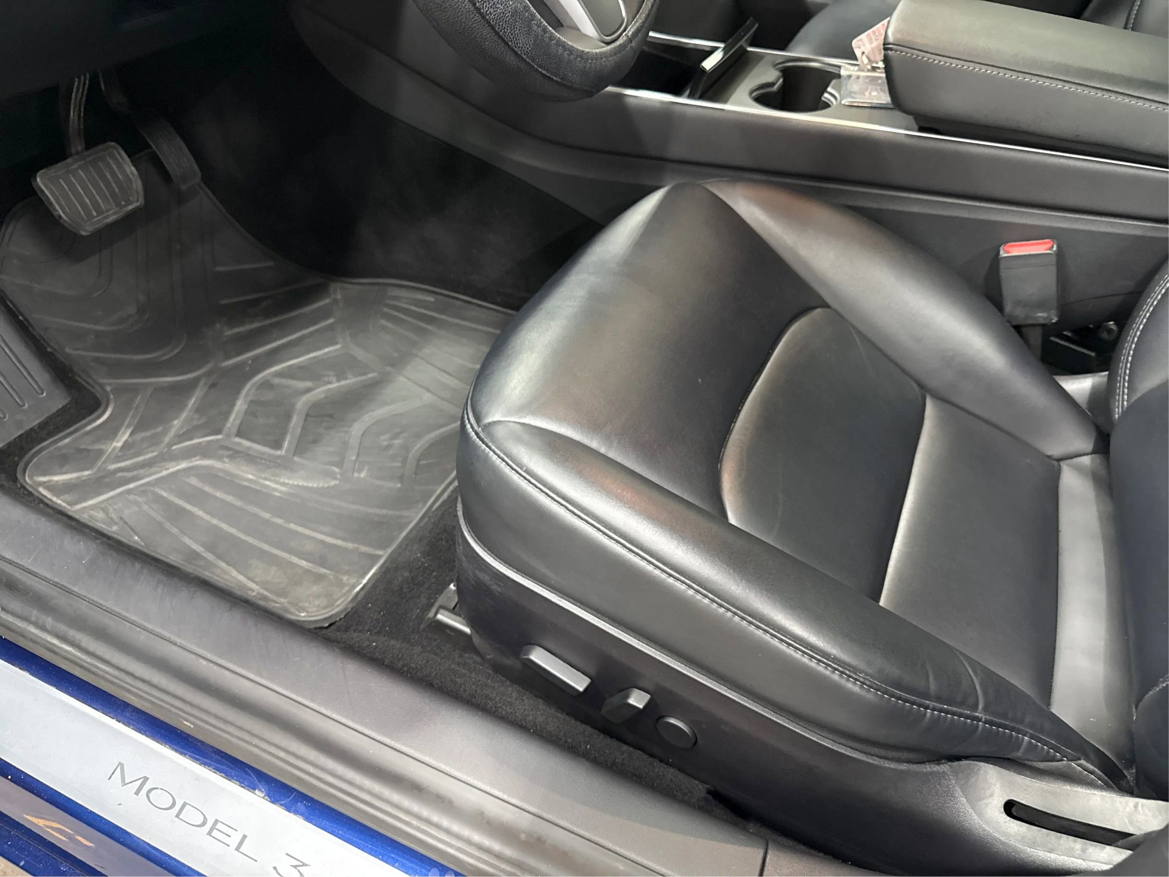 Used 2019 Tesla Model 3 Standard Range Plus image 32