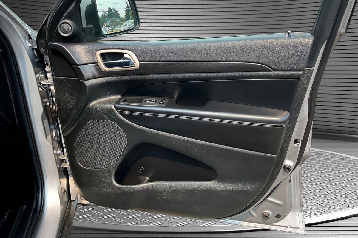 Used 2014 Jeep Grand Cherokee Laredo AWD/4WD image 27