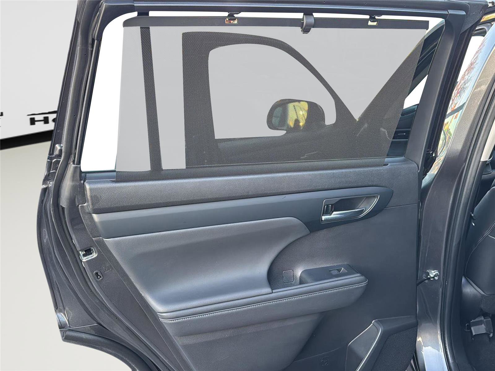 Used 2023 Toyota Highlander XLE image 32