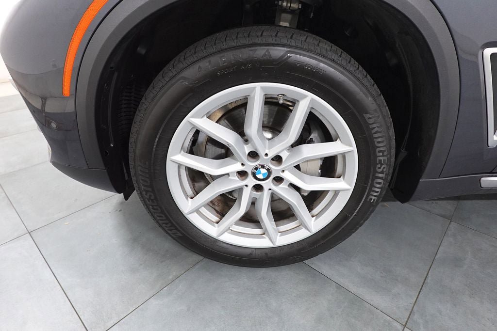 Used 2022 BMW X5 xDrive40i w/ Parking Assistance Package image 29