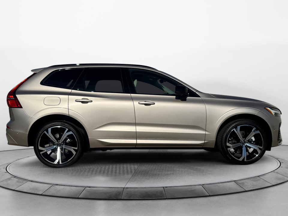 New 2025 Volvo XC60 B5 Ultra w/ Protection Package Premier image 8