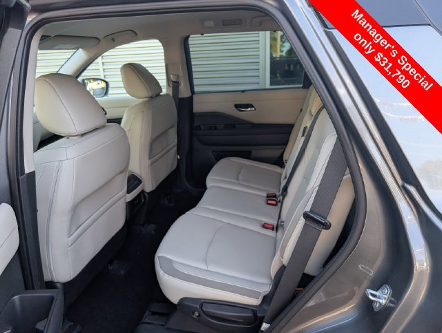 Used 2024 Nissan Pathfinder SL AWD/4WD image 10