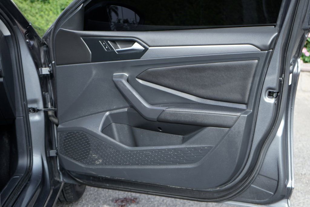 Used 2022 Volkswagen Jetta SE image 41