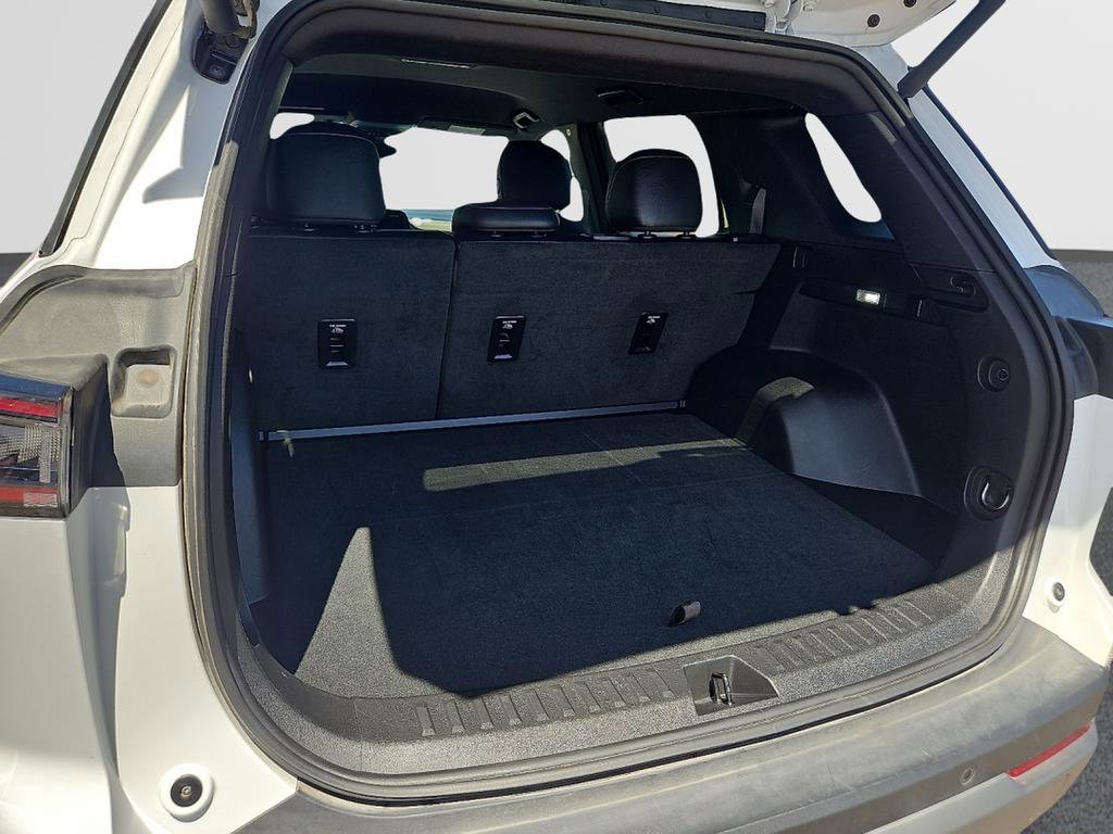 Used 2025 Chevrolet Equinox LT w/ Convenience Package II FWD image 7