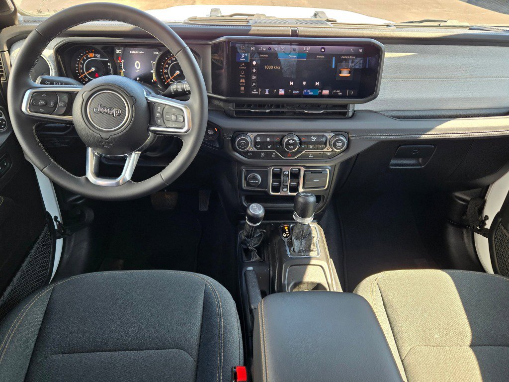 Used 2025 Jeep Wrangler Sahara image 18