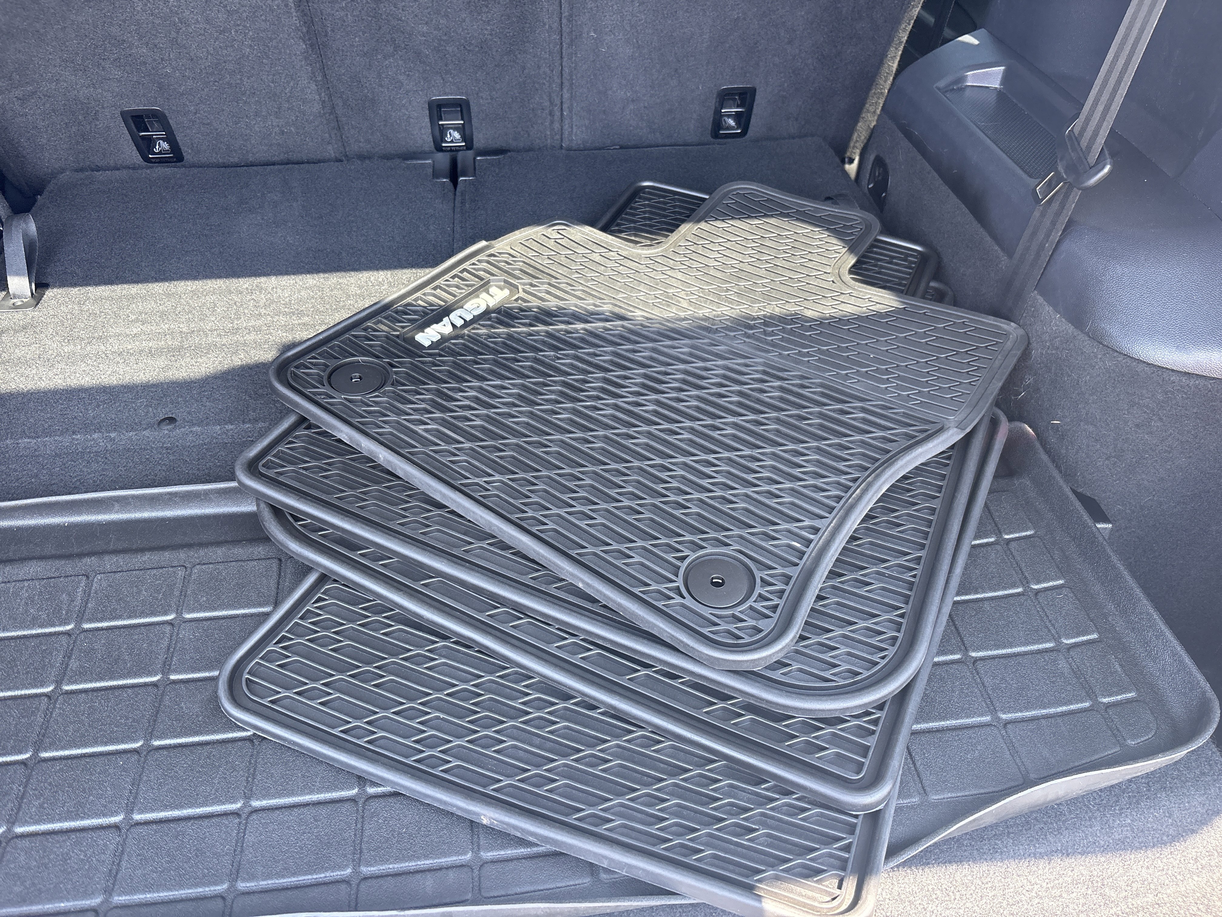 Used 2021 Volkswagen Tiguan SEL w/ 3rd Row Seat Package AWD/4WD image 8