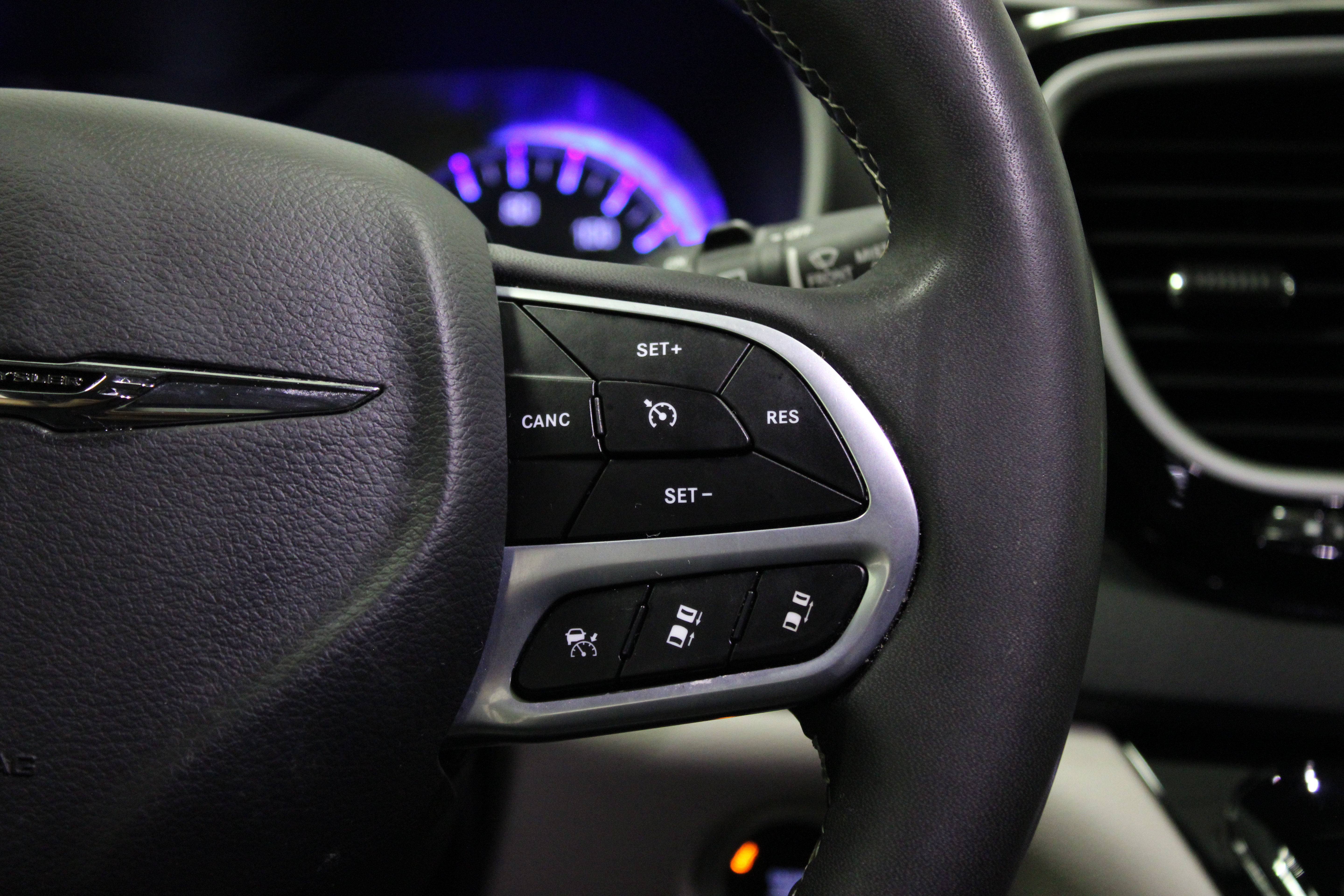 Used 2023 Chrysler Pacifica Touring-L FWD image 24