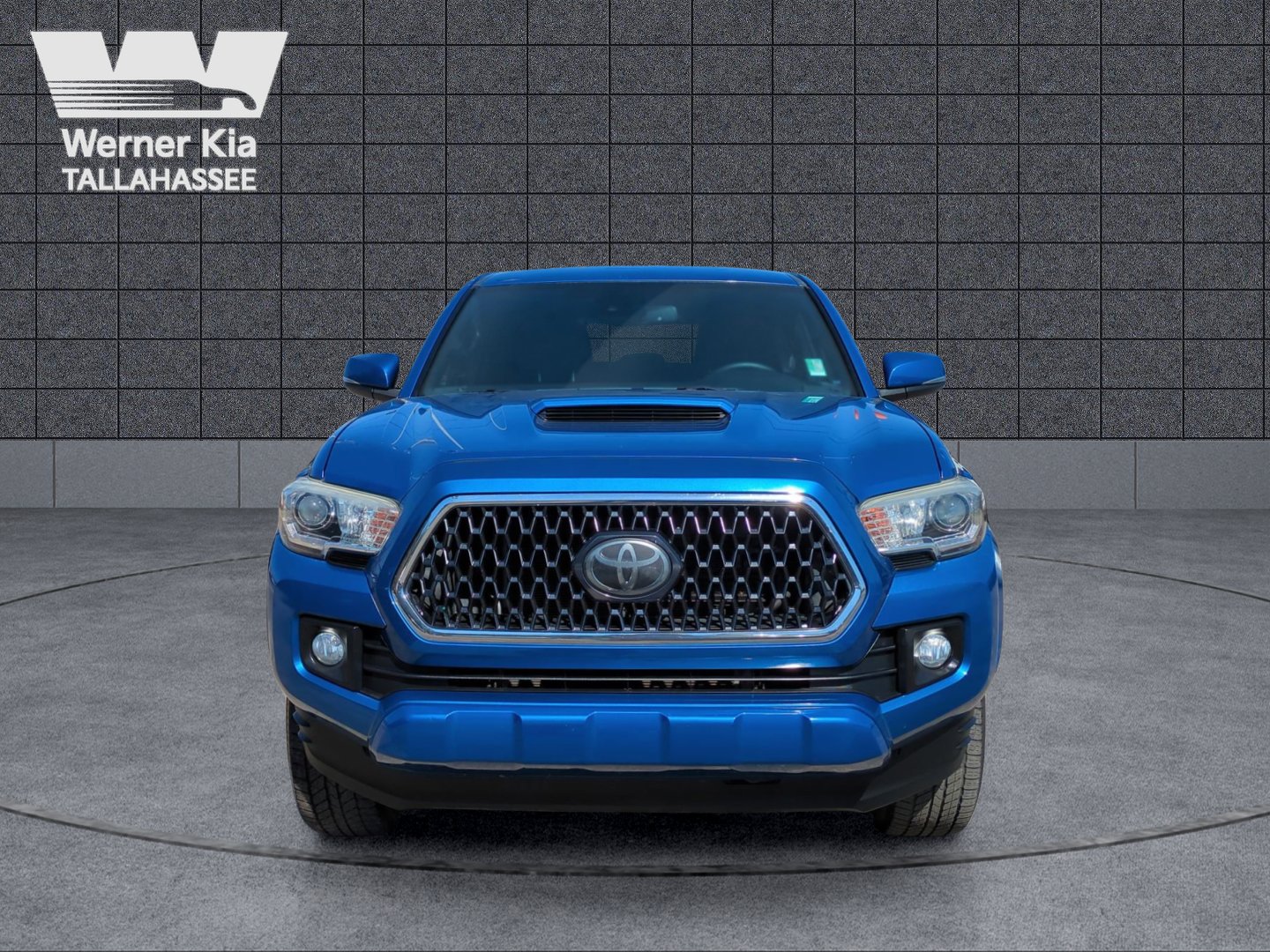 Used 2018 Toyota Tacoma TRD Sport image 9