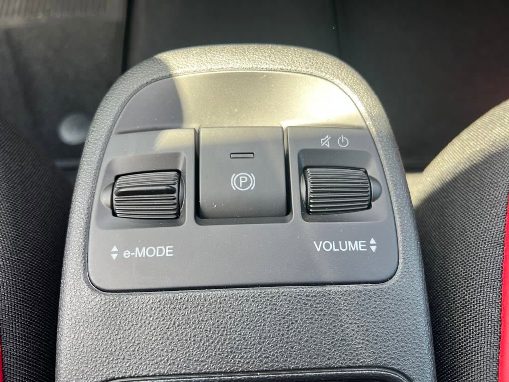 New 2024 FIAT 500 e (RED) image 11