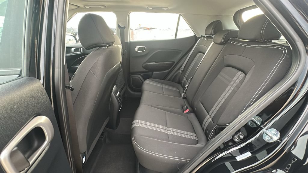 Used 2025 Hyundai Venue SEL FWD image 33
