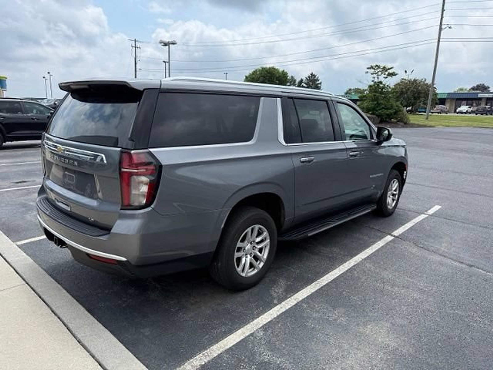 Used 2021 Chevrolet Suburban LT AWD/4WD image 8