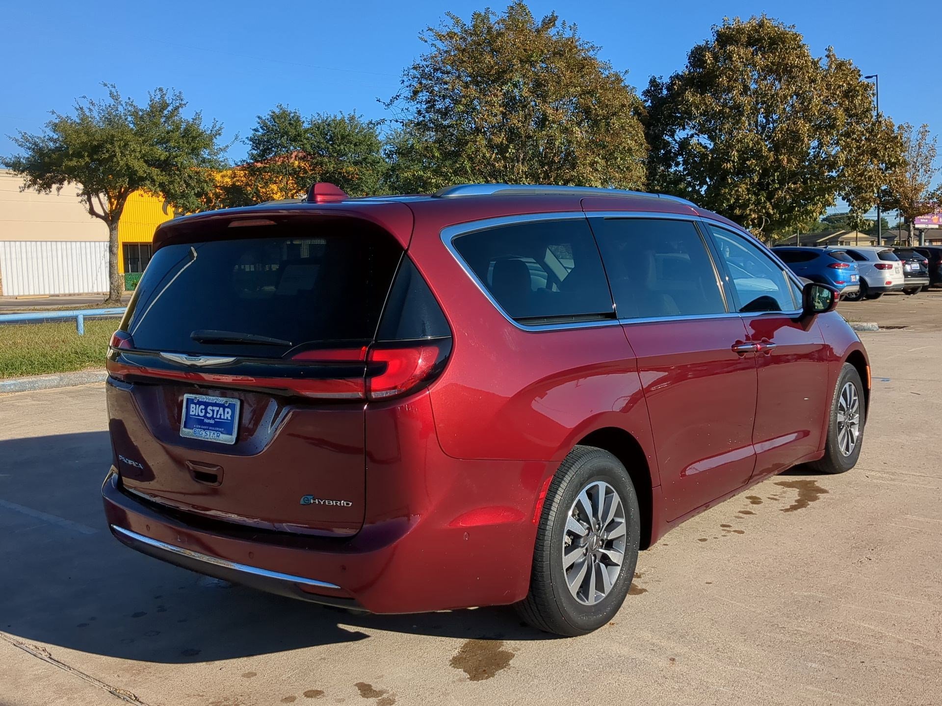 Used 2021 Chrysler Pacifica Touring-L image 3