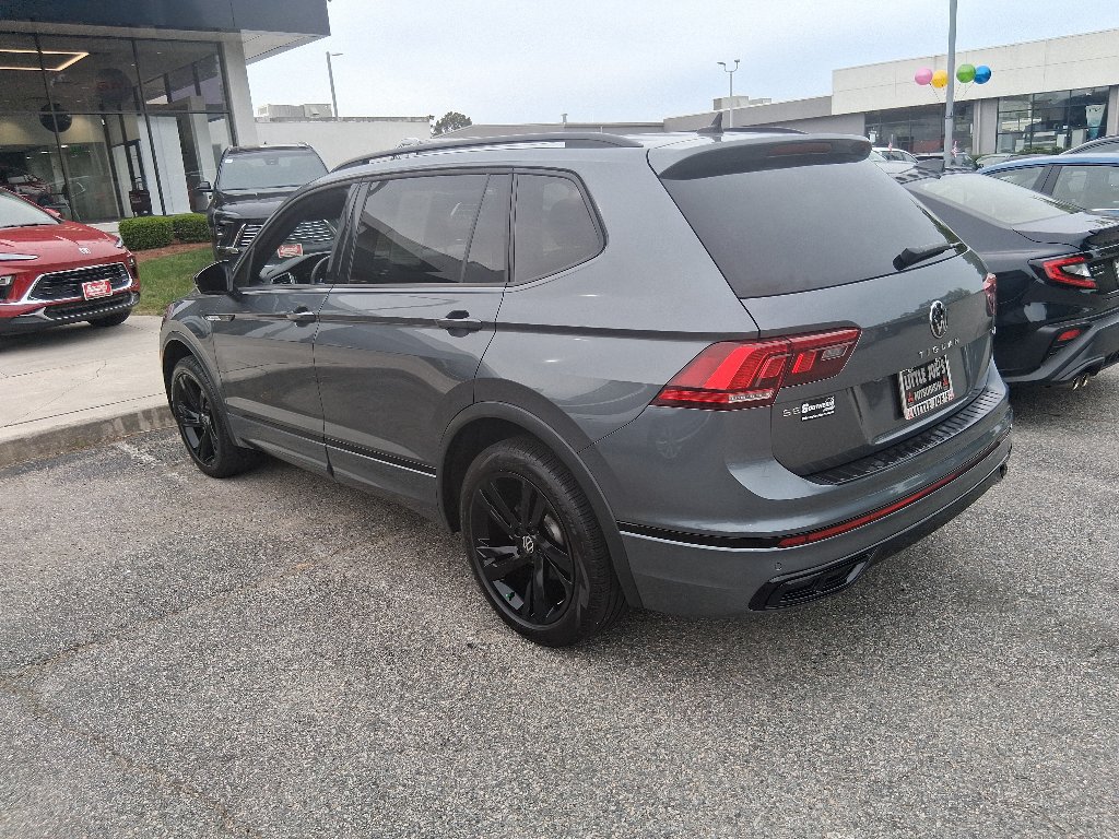 Used 2024 Volkswagen Tiguan SE R-Line AWD/4WD image 3