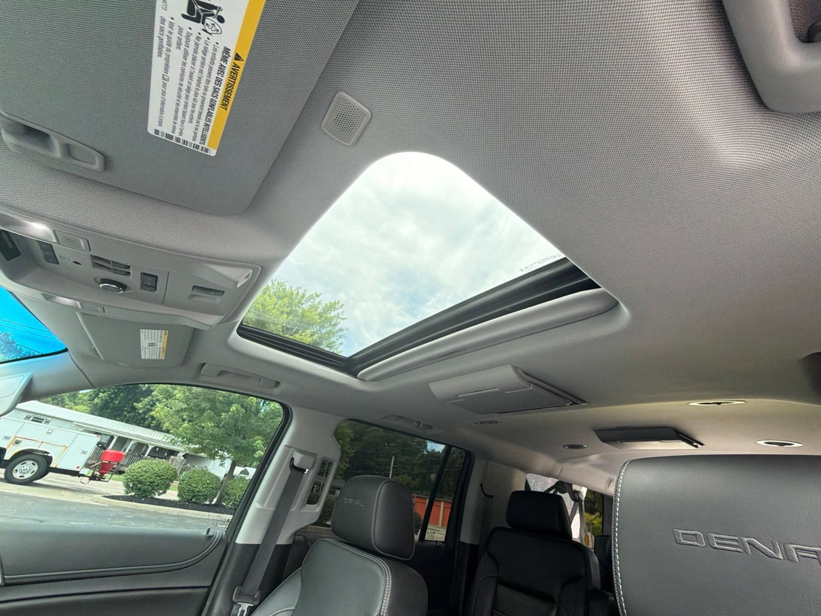 Used 2019 GMC Yukon XL Denali w/ Denali Ultimate Package AWD/4WD image 24