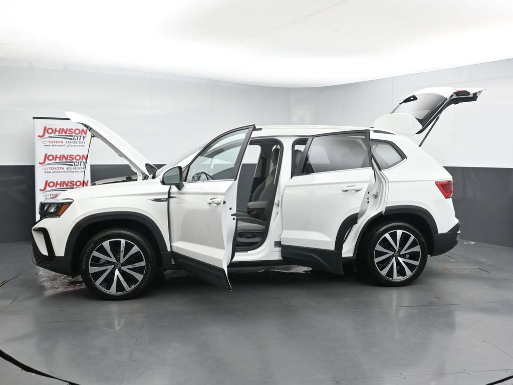 Used 2024 Volkswagen Taos SE image 47