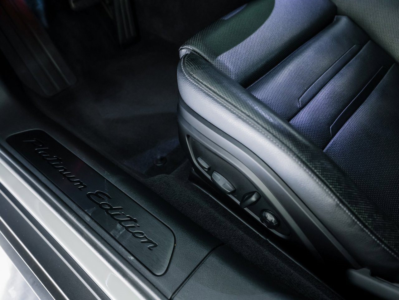 Certified 2023 Porsche Panamera Platinum Edition image 14