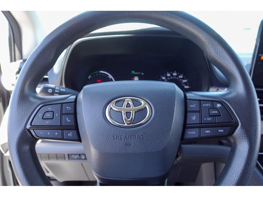 Certified 2023 Toyota Sienna LE FWD image 15