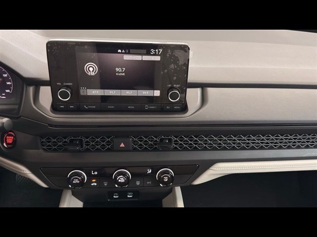 Certified 2025 Honda Accord LX image 22