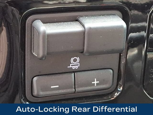 Used 2022 Chevrolet Silverado 1500 RST w/ Max Trailering Package AWD/4WD image 18