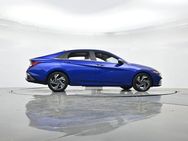 Used 2024 Hyundai Elantra Limited image 30