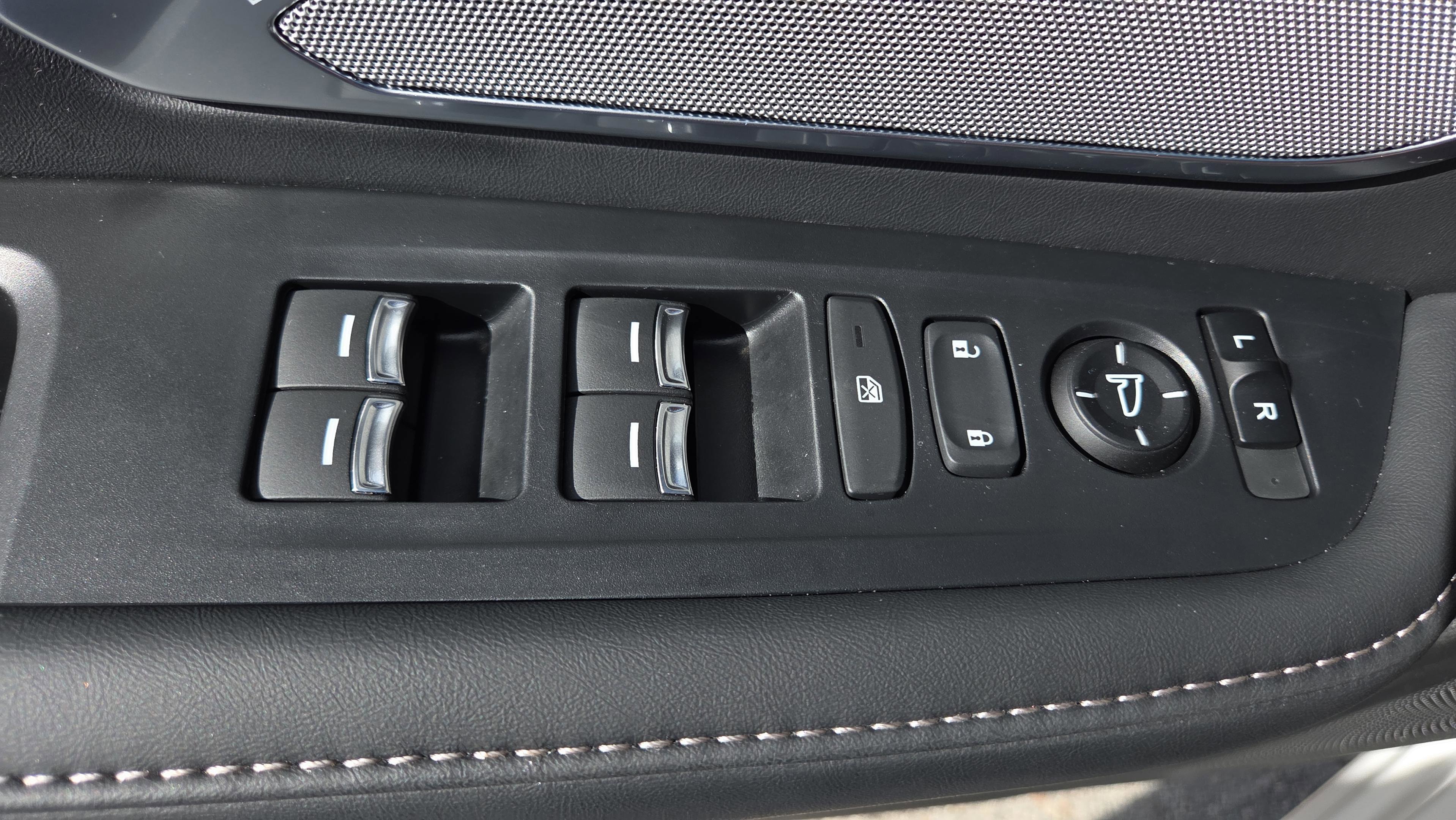 Used 2025 Acura RDX SH-AWD w/ Technology Package image 39