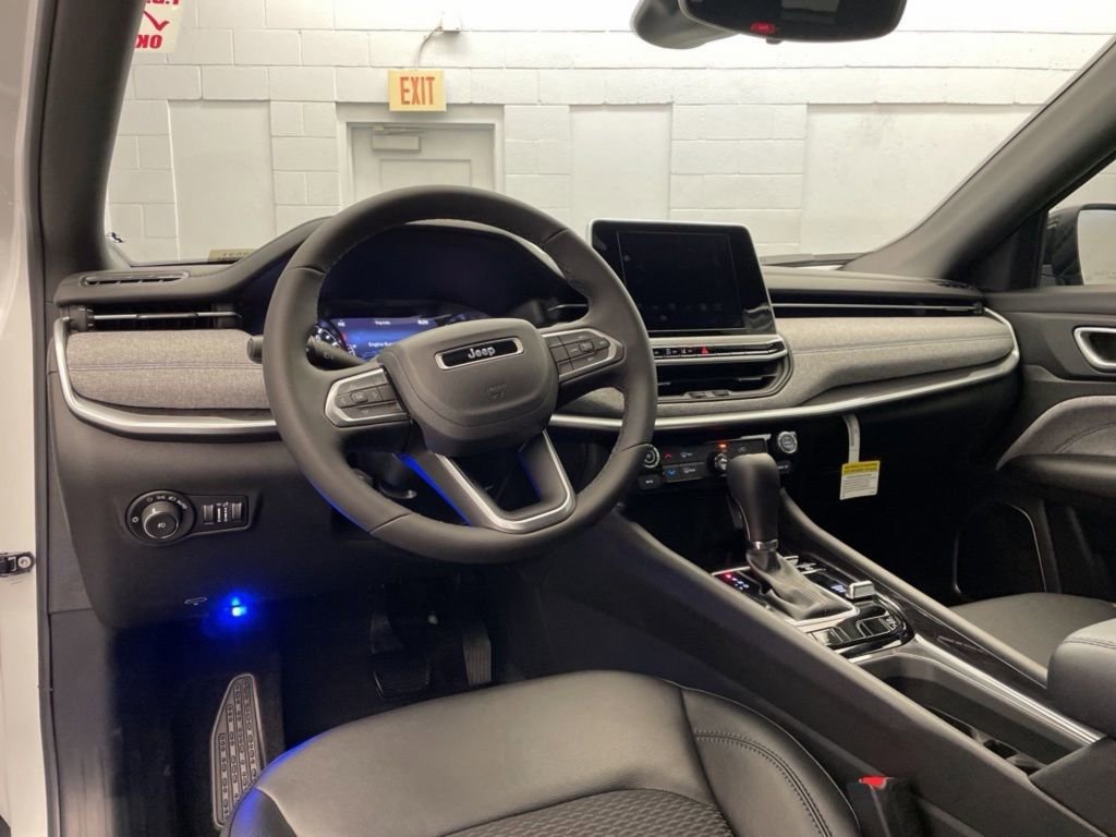 New 2026 Jeep Compass Latitude image 9