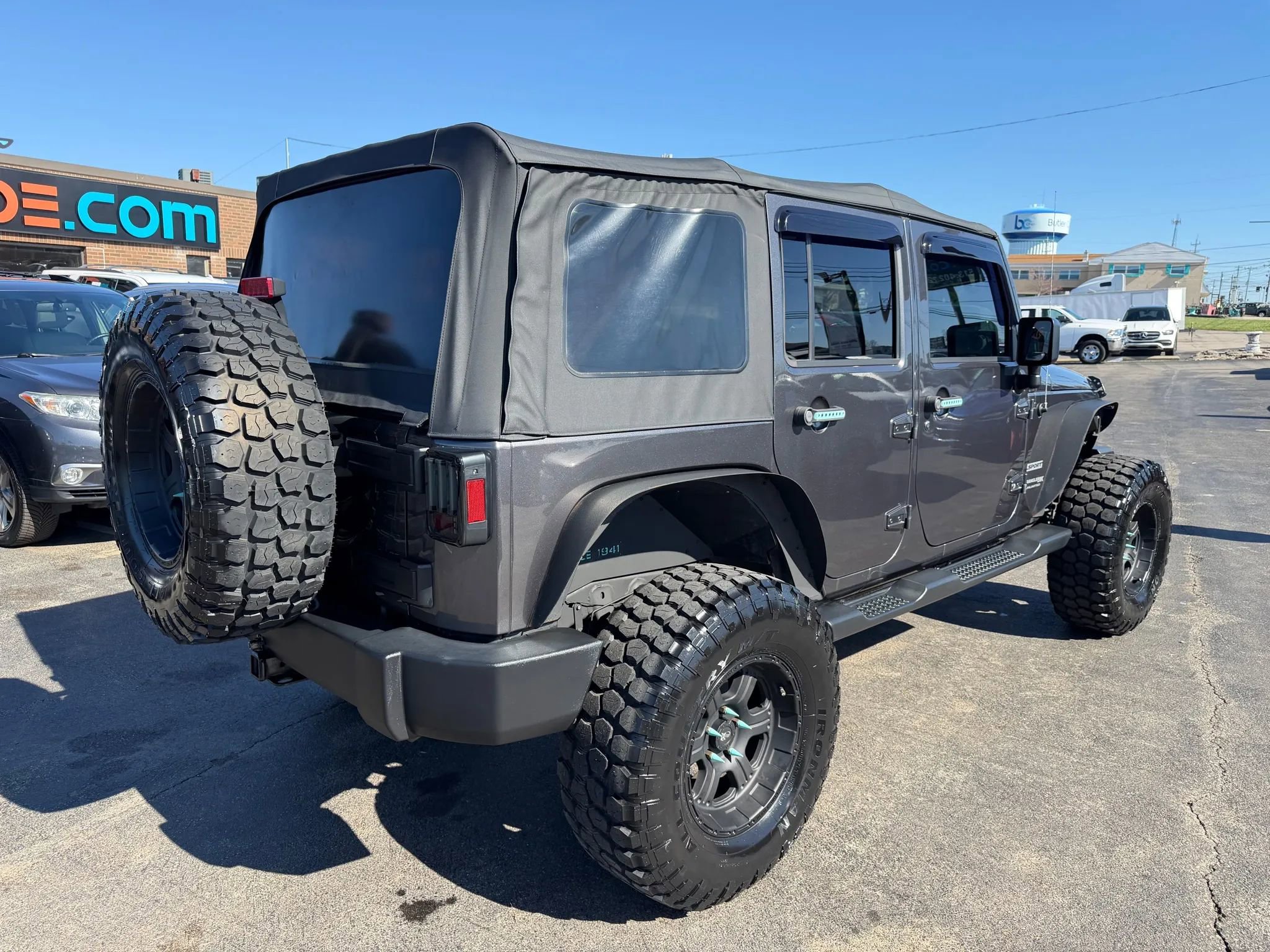 Used 2018 Jeep Wrangler Unlimited Sport S image 3