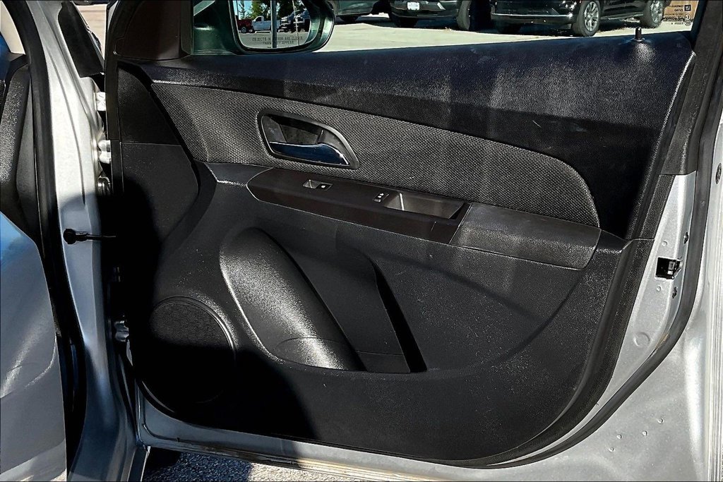 Used 2015 Chevrolet Cruze LT FWD image 17