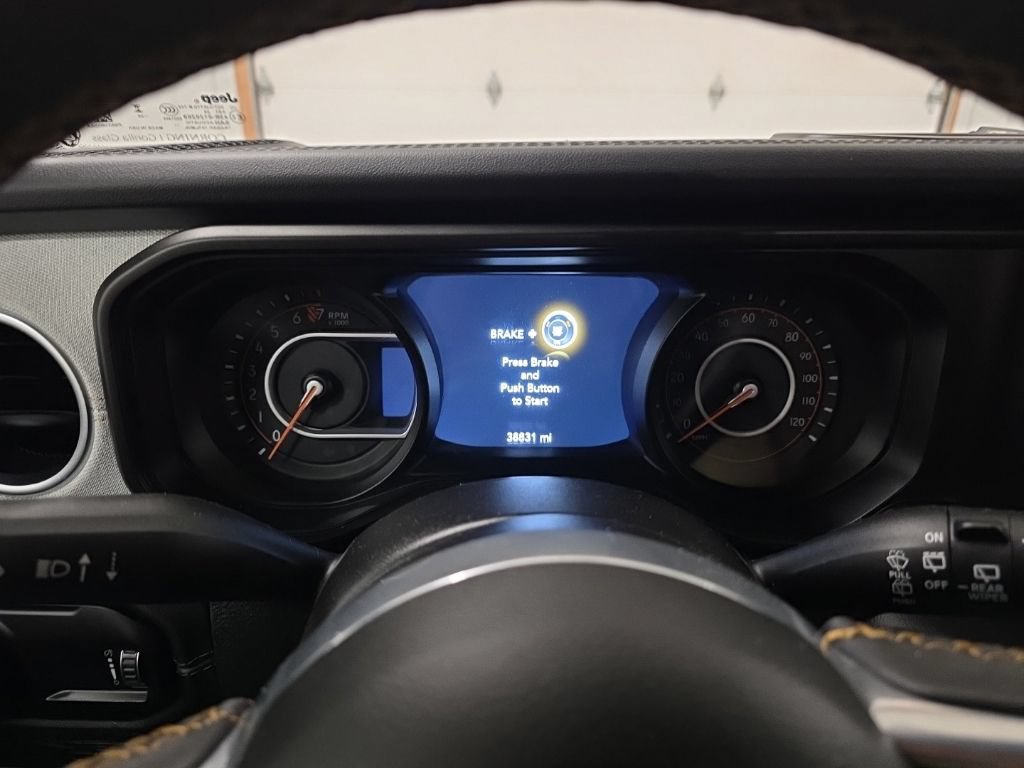 Used 2024 Jeep Wrangler Unlimited Sahara w/ Technology Group AWD/4WD image 16