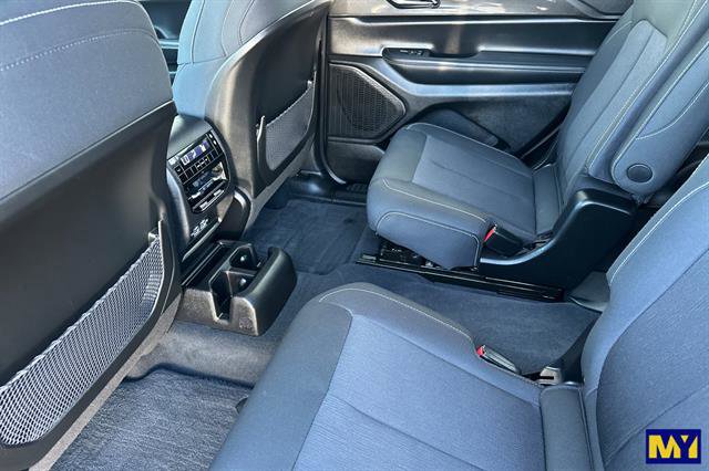 Used 2023 Jeep Grand Cherokee L Laredo w/ Trailer Tow Group (B) image 14