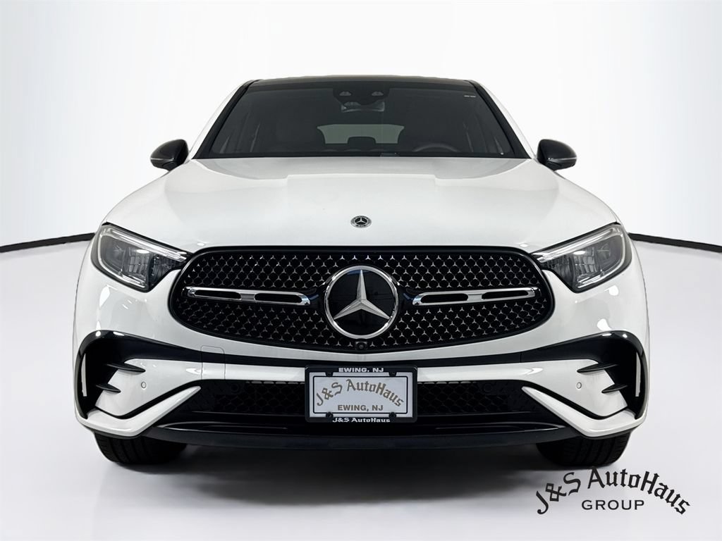 Used 2025 Mercedes-Benz GLC 300 4MATIC image 2