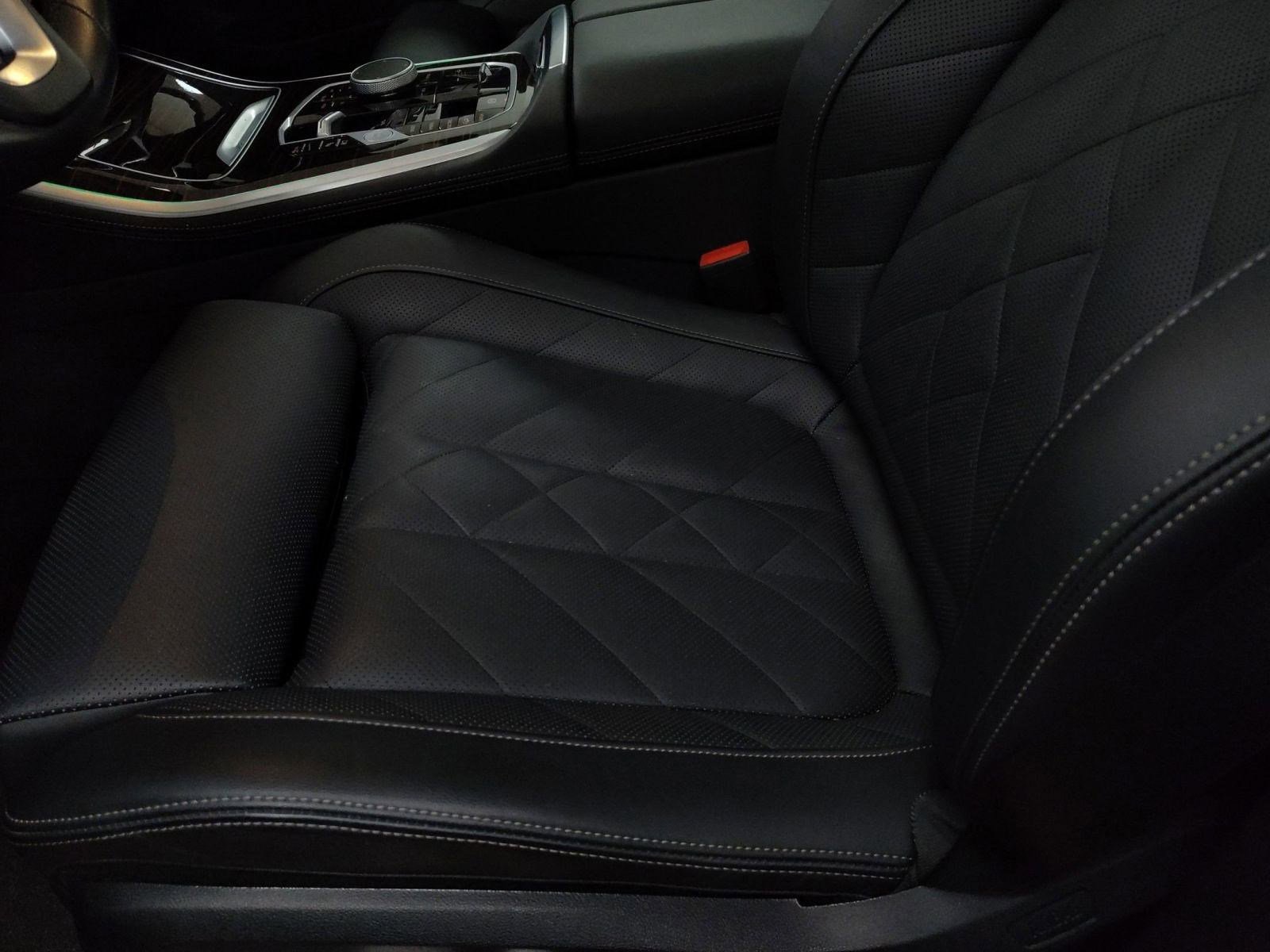 Used 2025 BMW X5 xDrive50e w/ Parking Assistance Package image 13