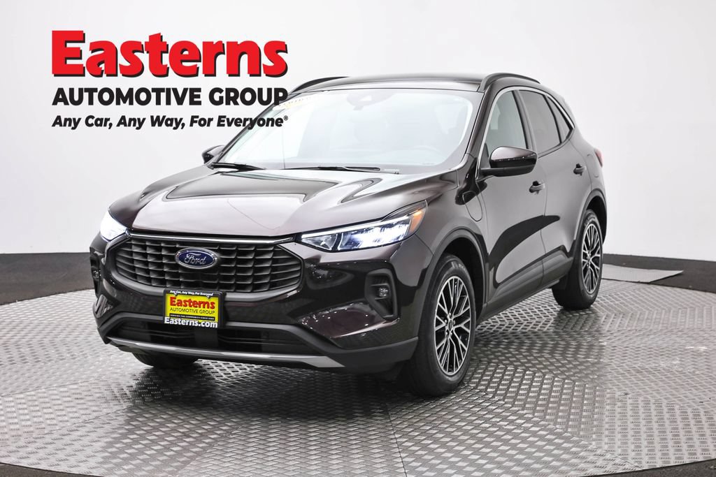 Used 2023 Ford Escape SE FWD image 1
