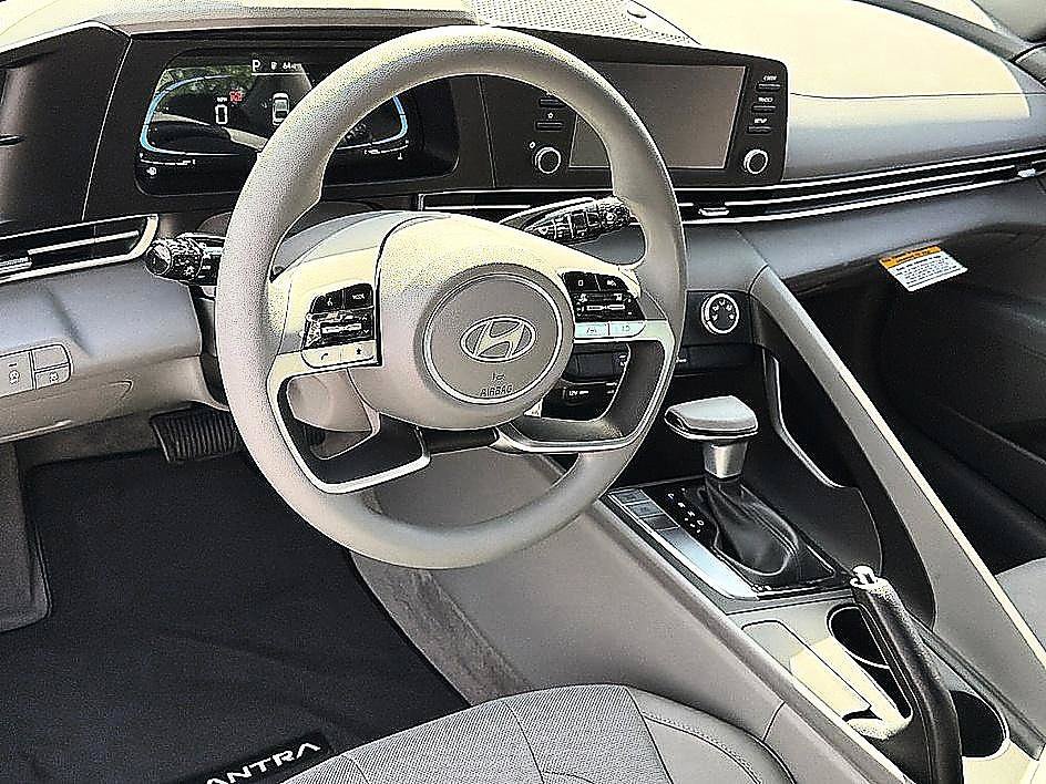 New 2026 Hyundai Elantra SE FWD image 6