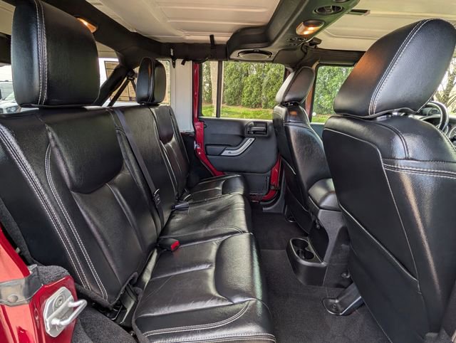 Used 2013 Jeep Wrangler Unlimited Rubicon w/ Connectivity Group AWD/4WD image 25