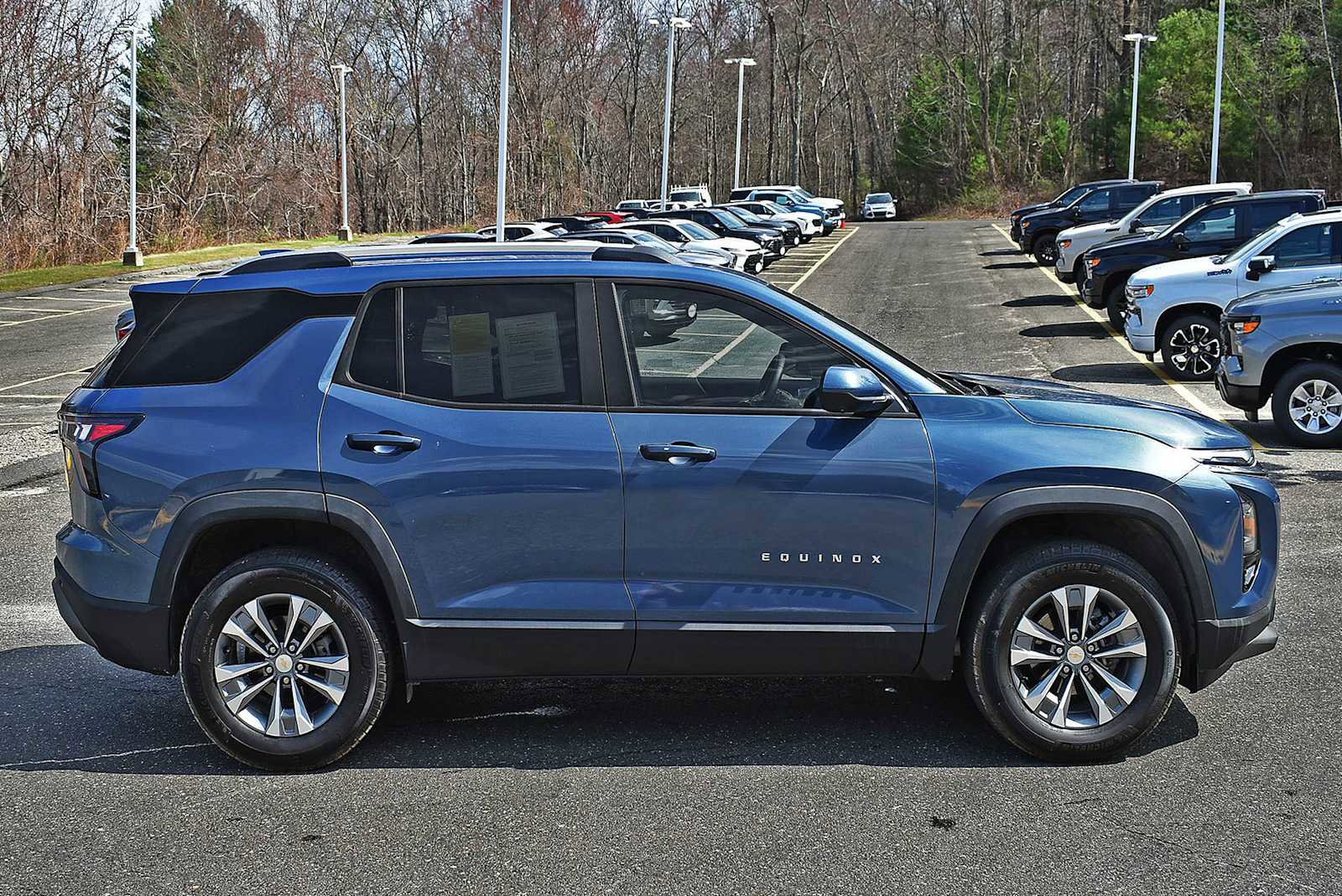 Used 2025 Chevrolet Equinox LT w/ Convenience Package II image 6