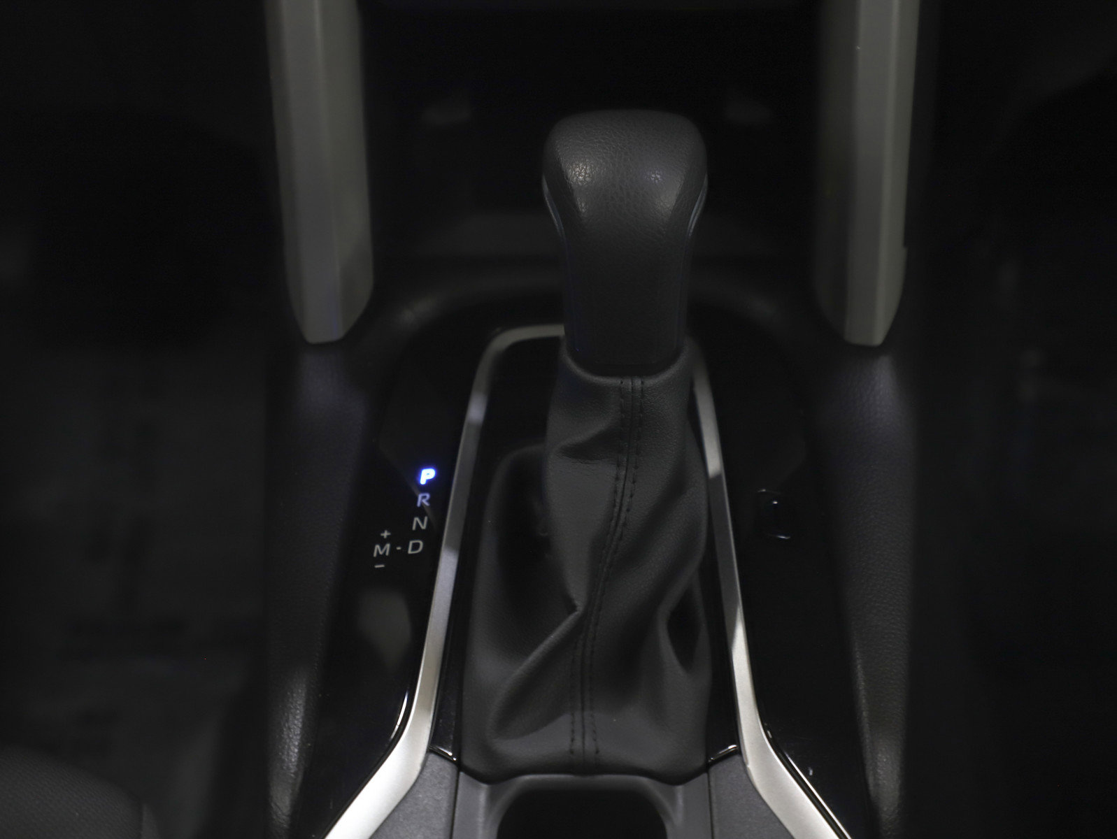 Used 2025 Toyota Corolla Cross LE w/ Moonroof Package image 18