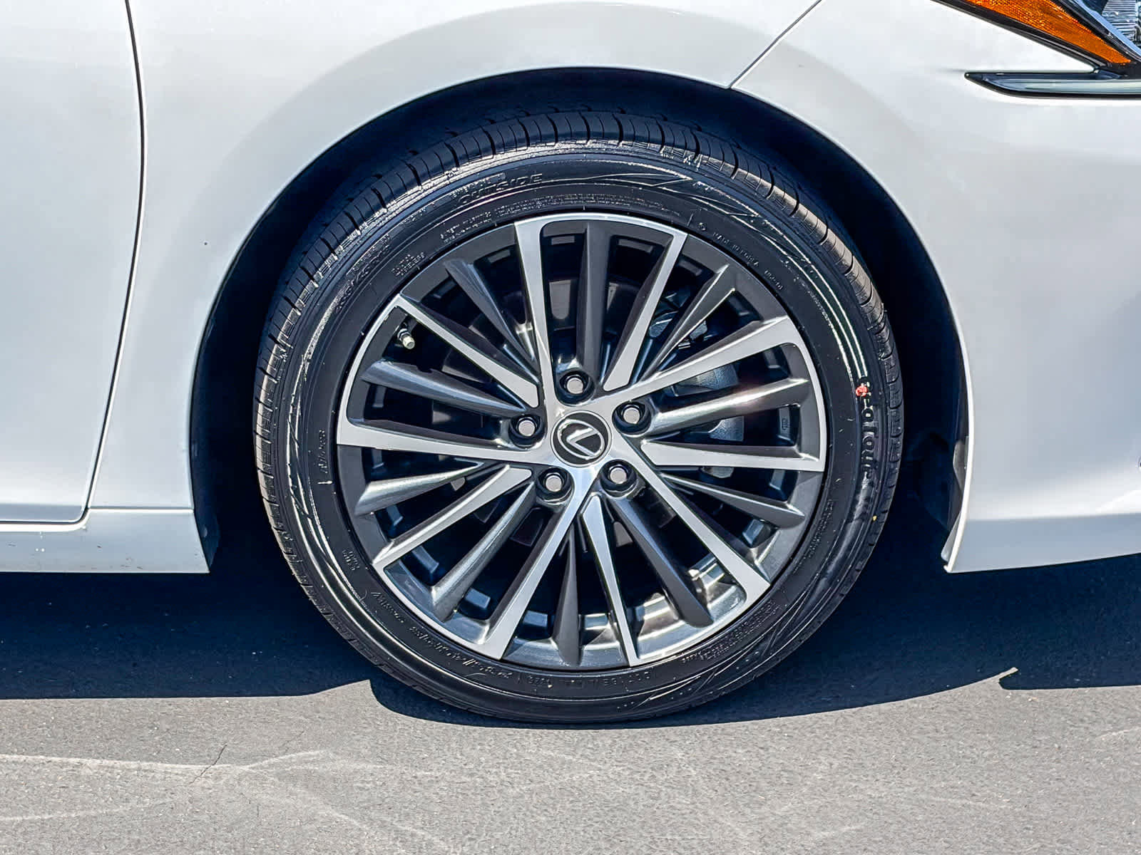Used 2025 Lexus ES 300h w/ Premium Package FWD image 9