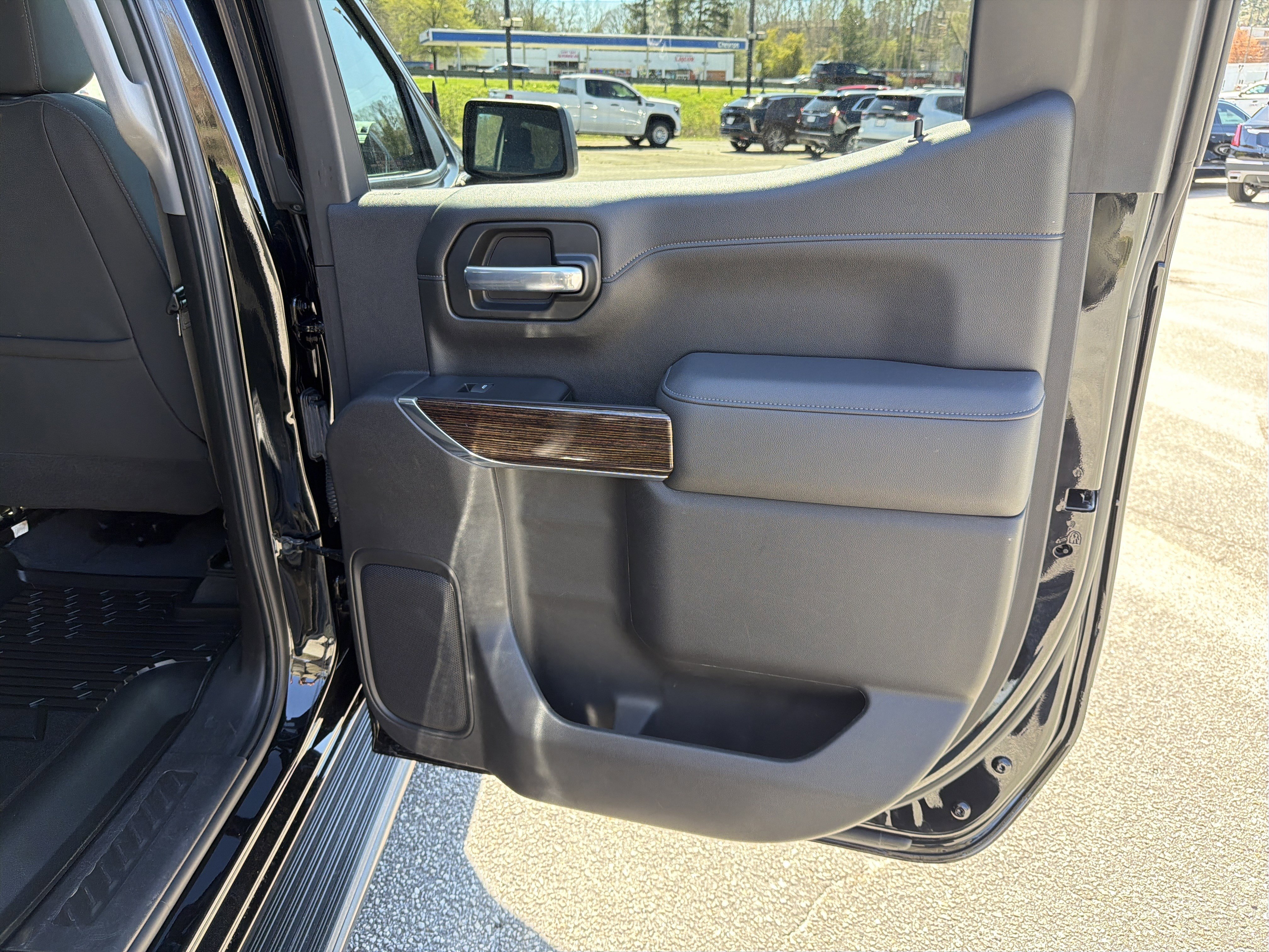 Used 2021 GMC Sierra 1500 Elevation w/ Preferred Package image 18