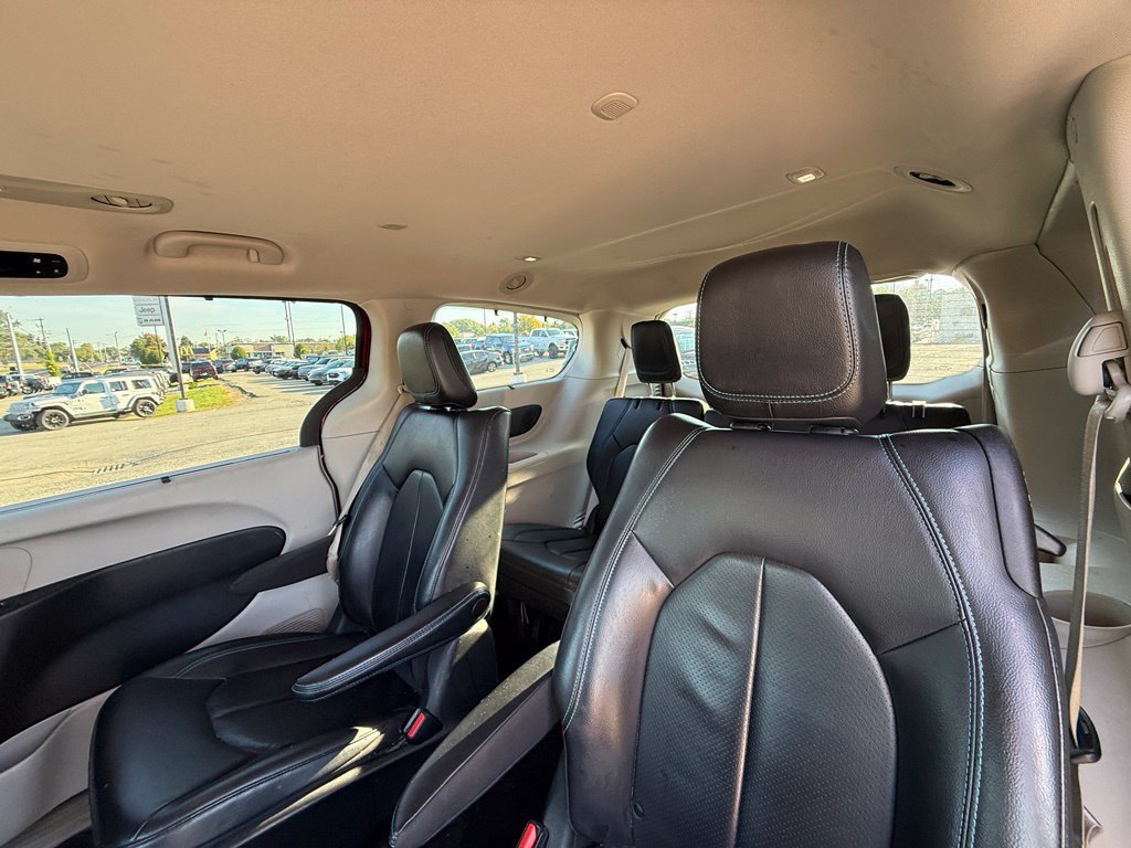 Used 2021 Chrysler Pacifica Touring-L FWD image 24