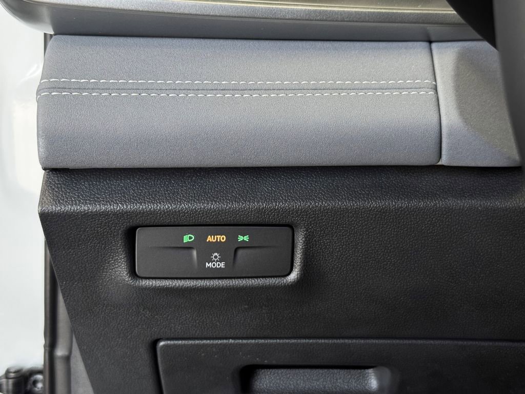 New 2026 Volkswagen Tiguan SE AWD/4WD image 18